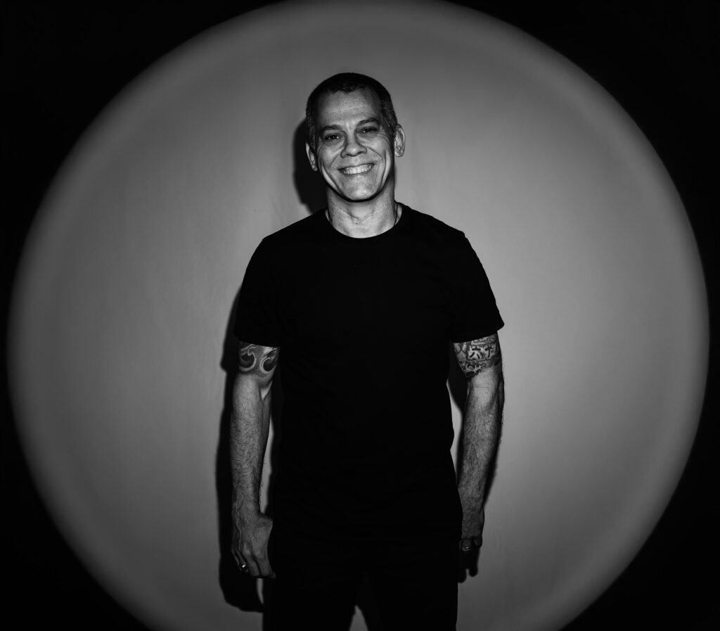 Retrato de Serginho Feijó em preto e branco